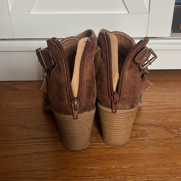 HOLIDAY SALE Brown Booties - Picture 4 of 6